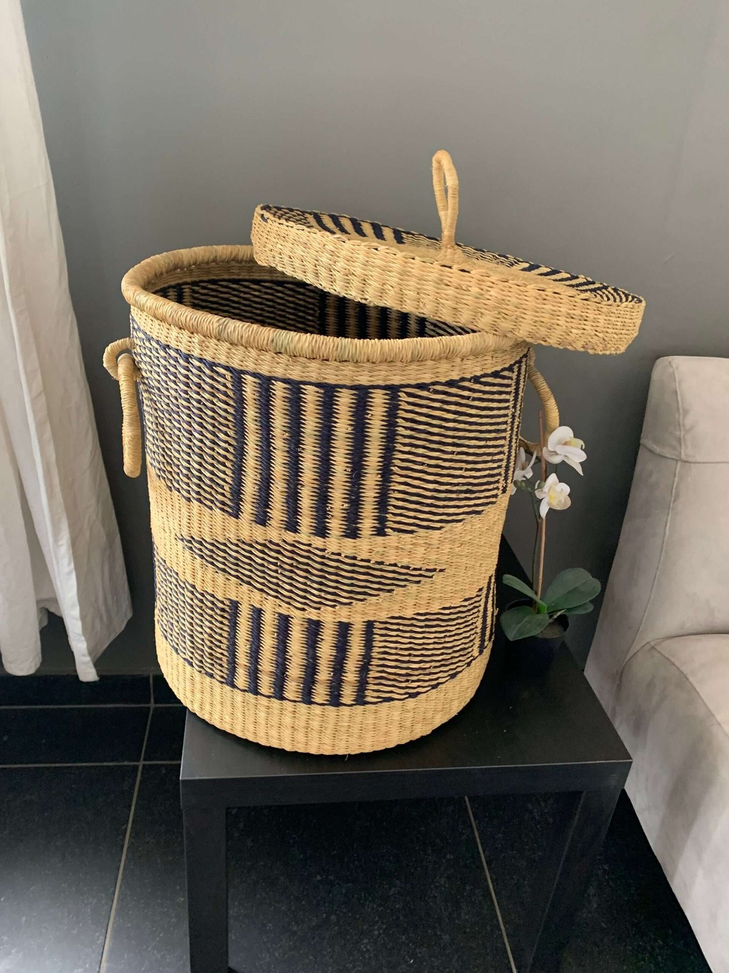 TONGO laundry basket with lid