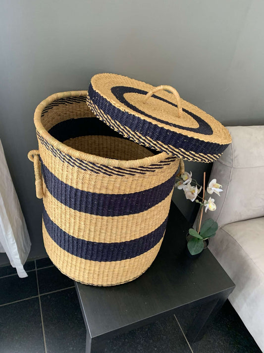 Panier à linge ANABA avec couvercle